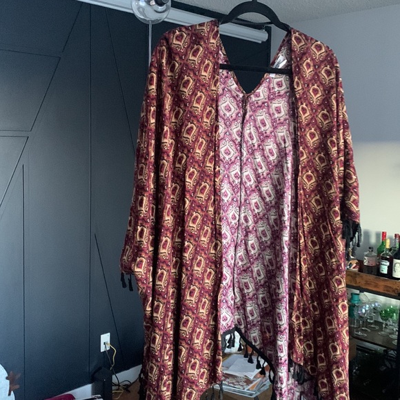 Cardigan/ Wrap - Picture 2 of 4